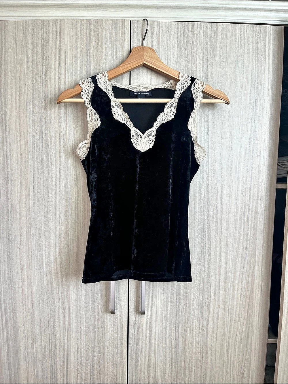 Banana Republic Lace Trim Velvet Camisole Size Small